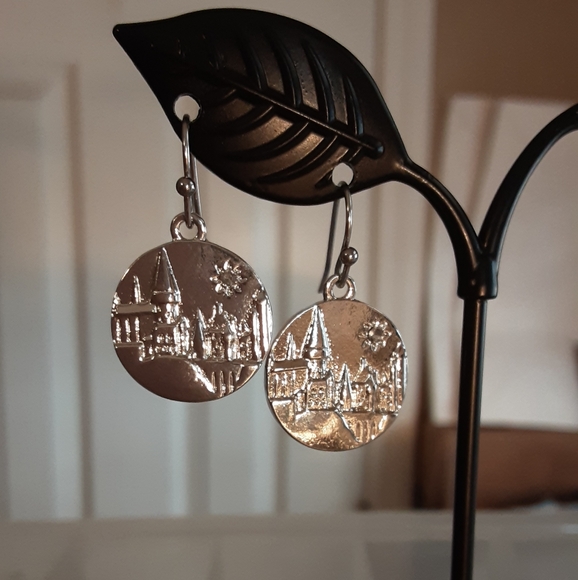 Hand Crafted Harry Potter Pierced Earrings Silvertone - Picture 2 of 3